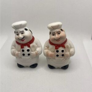 Vintage Pasta? Chef Salt and Pepper Shaker Set Holding Spoon And Fork‎ As Is
